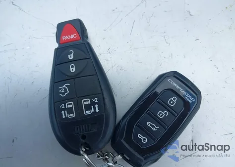 2013 Chrysler Town & Country Touring z USA, uszkodzony, nr VIN 2C4RC1BG2DR805265